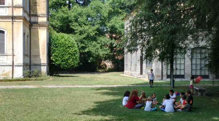 Parco Bertone, letture sotto alle chiome degli alberi